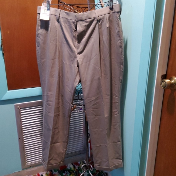 Classic Fit Pleated Haggar Dress Pant - Picture 6 of 11